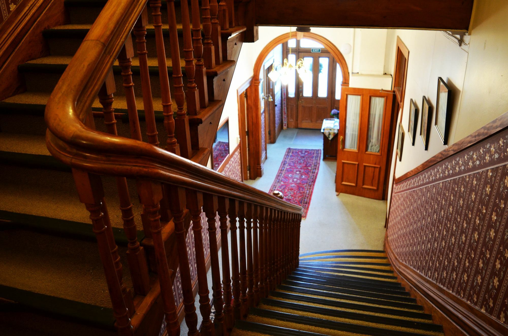 Braemar House And Yha Frühstückspension